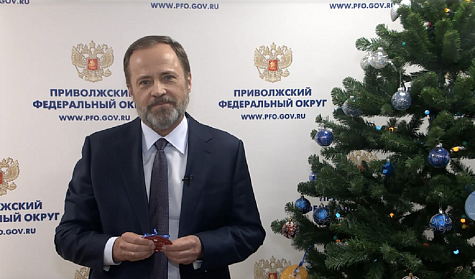 Оренбуржцев поздравил полпред Президента Игорь Комаров